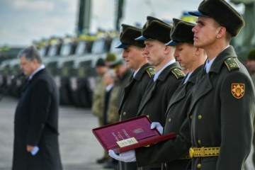 Президент вручив дві Золоті Зірки Героя України, одну посмертно