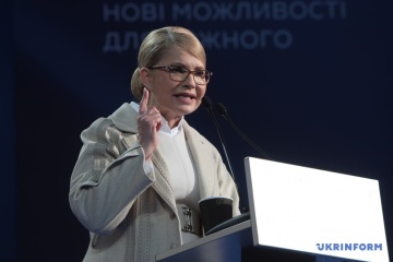 Тимошенко - Зеленскому: Не надо уничтожать честь и гордость президентского статуса