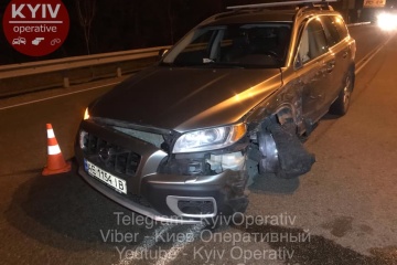 “П’яна” ДТП у Києві: Volvo в’їхала у вантажівку із 25 нацгвардійцями