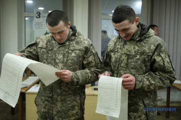 У Денісової заявляють, що військові голосували активно