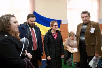 Йованович прийшла на виборчу дільницю в Києві