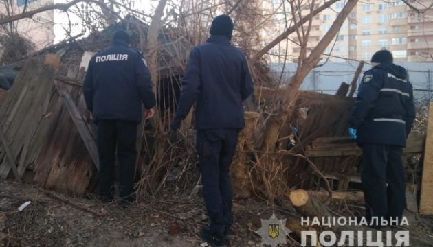 У Києві затримали жінку, яка залишила новонароджене немовля у покинутій будівлі
