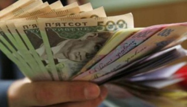 Середня зарплата в січні зросла до 9 223 гривень