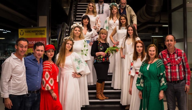 Українцям Лісабона показали колекцію українського одягу від дизайнера Марії Шамедько