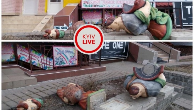 У Києві зруйнували пам’ятник козакам з відомого мультфільму