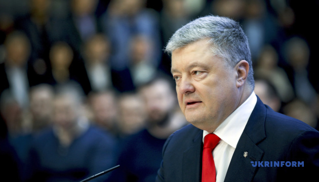 Poroshenko: Contrarrestar la agresión de Rusia con la defensa firme y la diplomacia activa