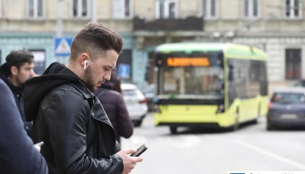 Во львовских трамваях и троллейбусах запустили SMS-оплату за проезд