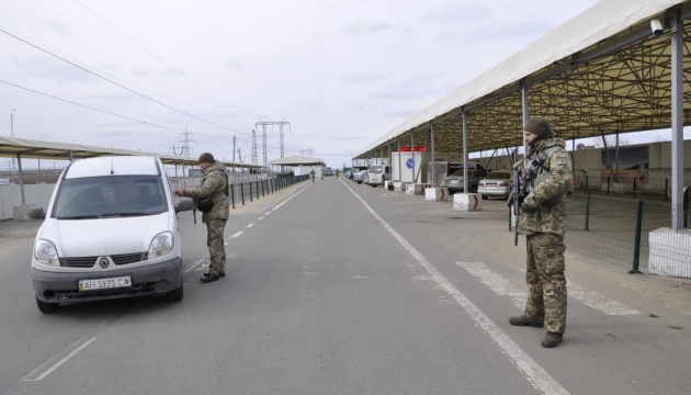 На Донбасі у пунктах пропуску застрягли 190 автомобілів