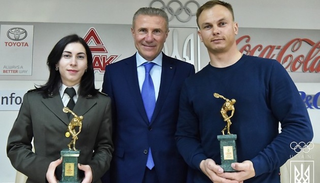 Лауреати спортивних місяців Старікова і Абраменко отримали нагороди НОК