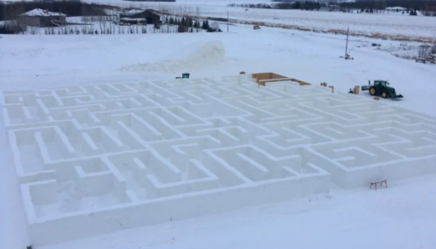 У Канаді створили величезний сніговий лабіринт