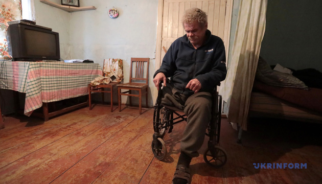 На Чернігівщині британець допомагає відкривати будинки для літніх людей