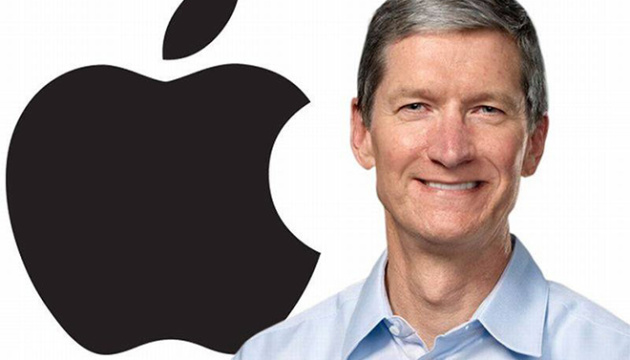 Тім Кук змінив прізвище у Твітері після того, як Трамп назвав його 