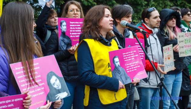В Ужгороді правопорядок під час акції за права жінок забезпечувала сотня поліцейських