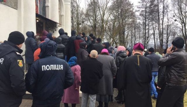 На Ривненщине община ПЦУ прорвала блокаду церкви священниками УПЦ МП На Ривненщине община ПЦУ прорвала блокаду церкви священниками УПЦ МП