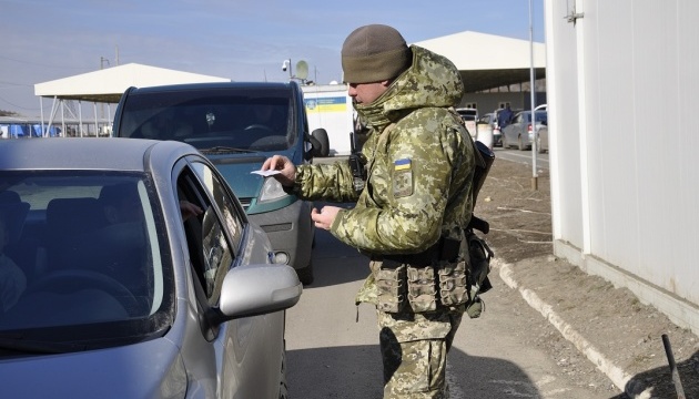 У пунктах пропуску на Донбасі очікують 205 авто