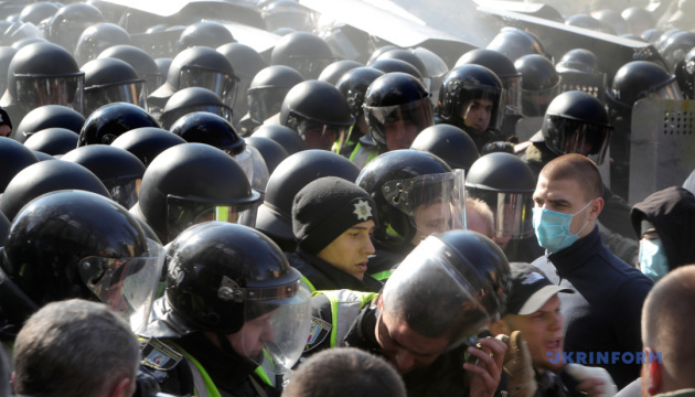 Поліція закликає не йти проти закону на акціях у центрі Києва