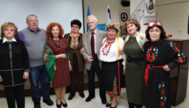 В Ізраїлі на вечорі до дня народження Шевченка українка прочитала власний вірш поетові В Ізраїлі на вечорі до дня народження Шевченка українка прочитала власний вірш поетові