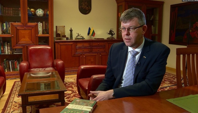 Росія має нести відповідальність за свої дії на Донбасі – посол Литви