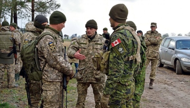 カナダ政府、ウクライナ軍人の訓練を２０２２年まで継続することを決定