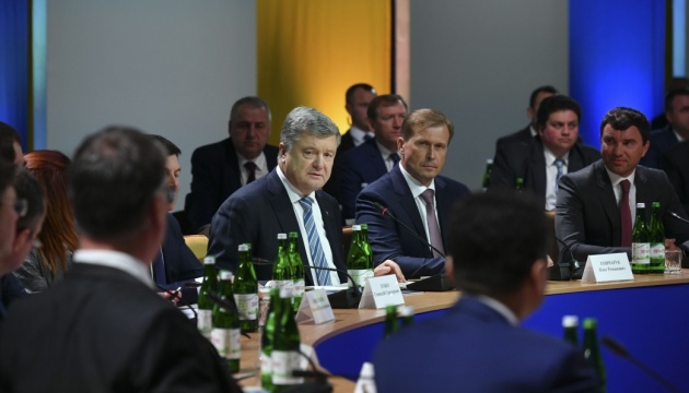 Poroschenko: An der Grenze stehen einsatzbereite russische Divisionen