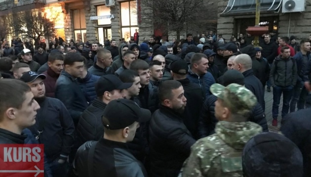 Во Франковске на митинге Порошенко произошла потасовка 1