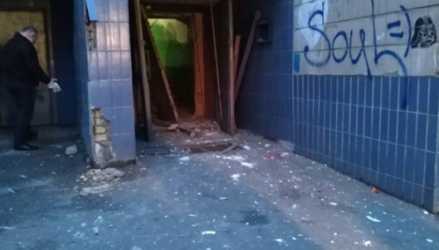 У Києві стався вибух у під’їзді житлового будинку, є постраждалий