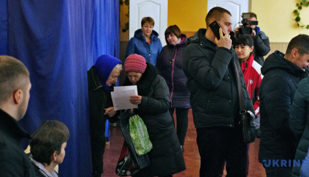 Poroshenko promete proteger la elección de los ucranianos 