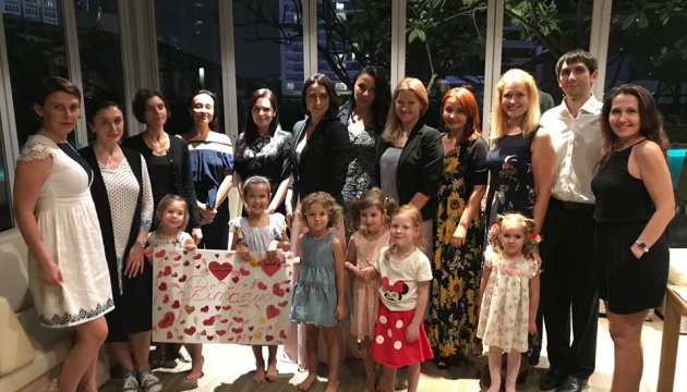 Українці у Сінгапурі провели літературний вечір до дня народження Ліни Костенко
