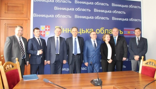 Посол ЄС Хюґ Мінґареллі на Вінниччині відмітив конкурентний характер виборчої кампанії в Україні Посол ЄС Хюґ Мінґареллі на Вінниччині відмітив конкурентний характер виборчої кампанії в Україні