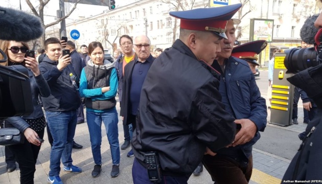 У Казахстані тривають арешти, серед затриманих — журналісти У Казахстані тривають арешти, серед затриманих — журналісти