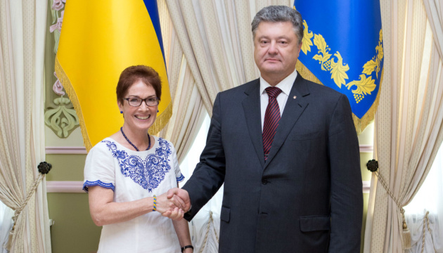 Poroshenko pledges full support for U.S. Ambassador Yovanovitch