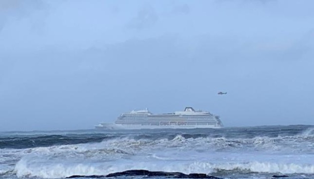 Із круїзного лайнера біля узбережжя Норвегії евакуювали 1300 пасажирів