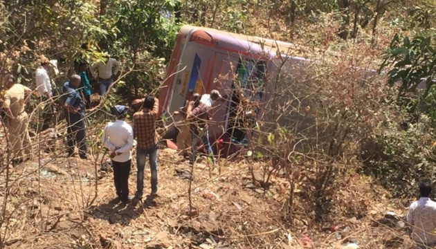В Індії автобус впав в ущелину: шестеро загиблих, десятки поранених