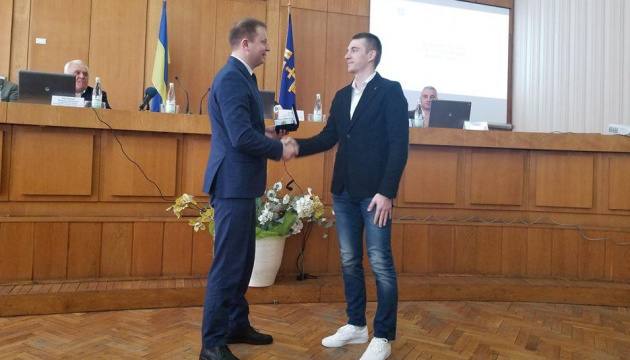 Чемпіон світу з біатлону Підручний отримав від влади Тернополя ₴100 тис. премії