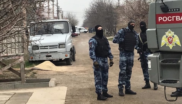 Le FSB perquisitionne les maisons de 25 familles tatares de Crimée