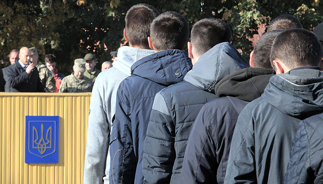 Осенью в армию призовут более 13 тысяч юношей - решение Кабмина