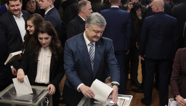 El presidente Poroshenko vota en las elecciones (Fotos. Vídeo)