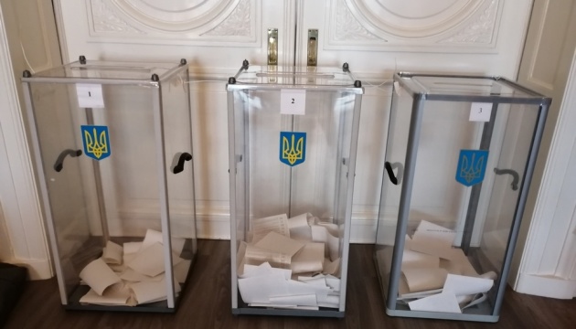 Over 4.8 mln Ukrainians have already voted in elections