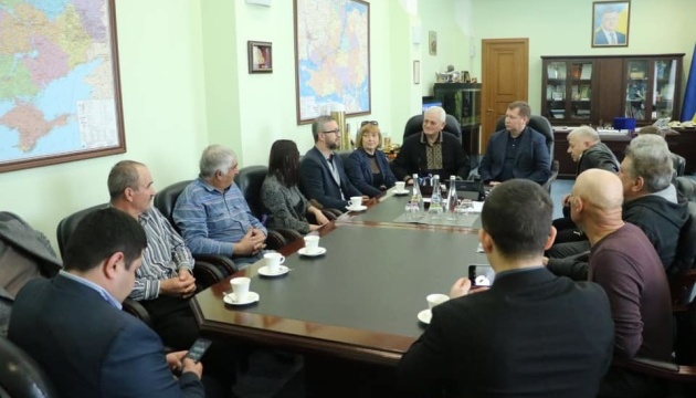 Виборці з Криму обговорили з головою ОДА вступ абітурієнтів до вузів Херсона