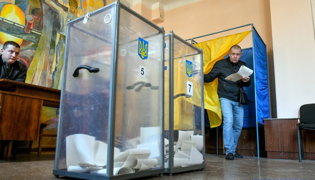 Ucrania ha cerrado los centros de votación