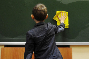 Виплати за програмою «Пакунок школяра» вже отримали понад 202 тисячі сімей