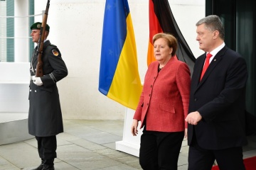 Poroshenko: Sanctions against Russia essential, they have effect