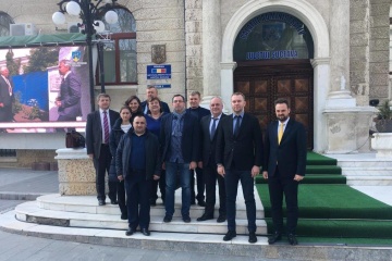 Українські чиновники знайомляться із рівнем забезпечення прав і свобод українців у Румунії