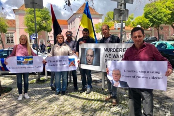 Українці у Португалії влаштували протест з приводу візиту заступника Лаврова до Лісабона
