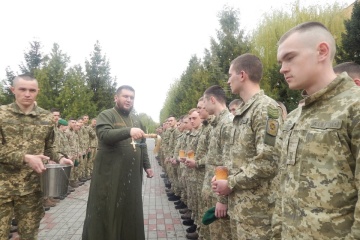 Капелани освятили паски для прикордонників і помолилися за мир