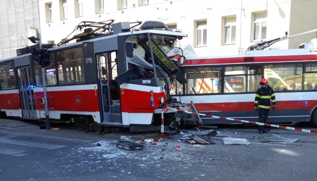 У Чехії трамвай і тролейбус зіткнулися лоб у лоб, 38 постраждалих