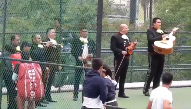Тенісисти в Монтерреї провели тренування під спів музикантів