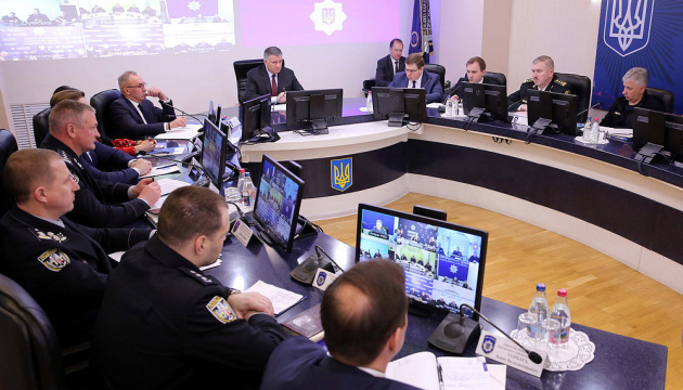 Аваков сказав, як має працювати МВС під час другого туру виборів Аваков сказав, як має працювати МВС під час другого туру виборів