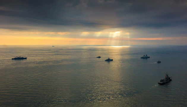 Russland hält ein Schiff mit keinen Kalibr-Raketen im Schwarzen Meer