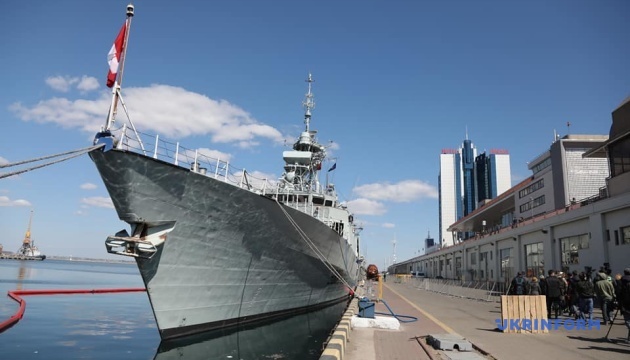 Кораблі НАТО постійно заходитимуть у порти України - Полторак